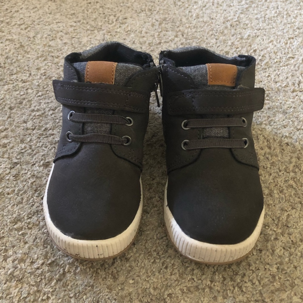 Boys Dark gray suede dress boots. Size 3T.